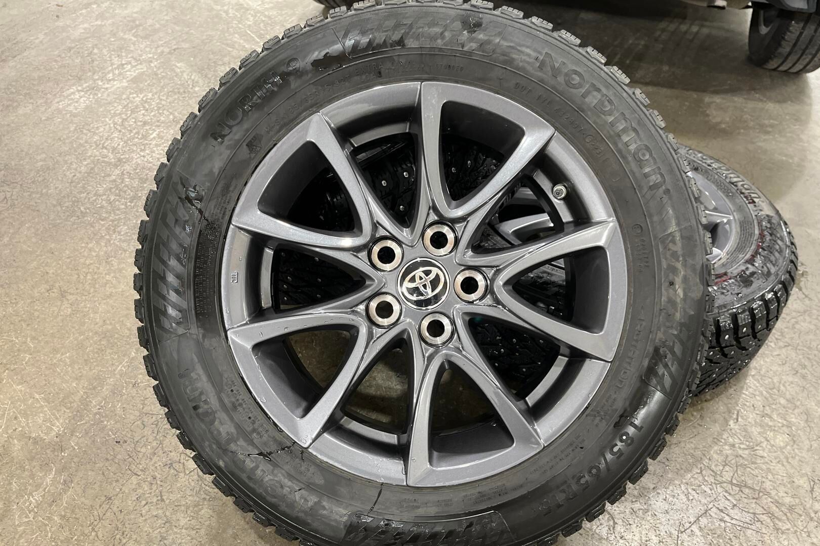 Toyota Yaris iso kuva 13