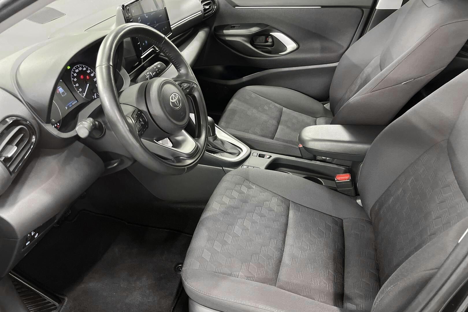 Toyota Yaris iso kuva 8