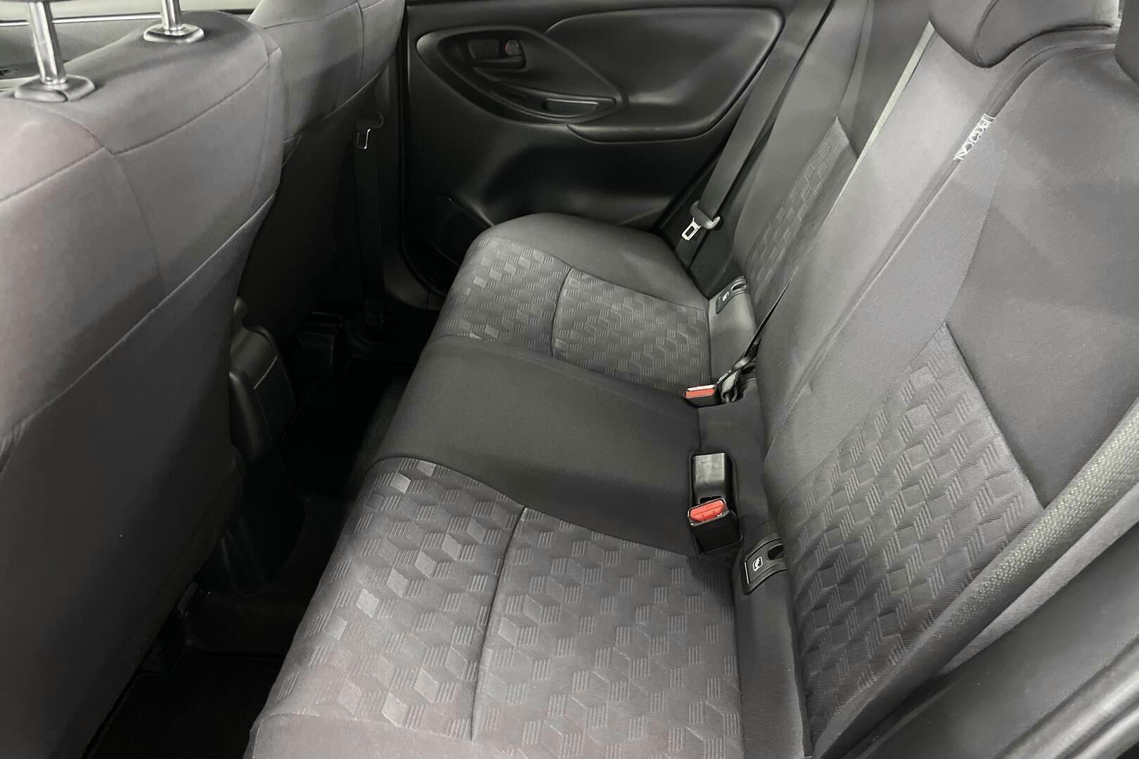 Toyota Yaris iso kuva 9