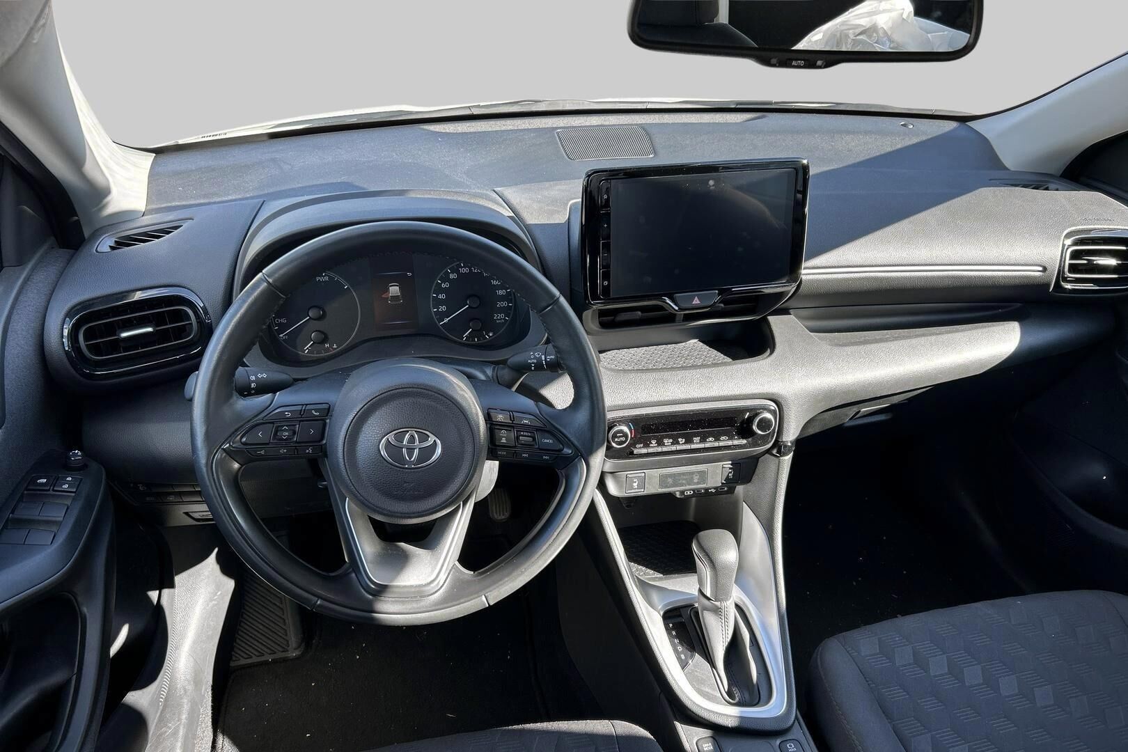 Toyota Yaris iso kuva 1