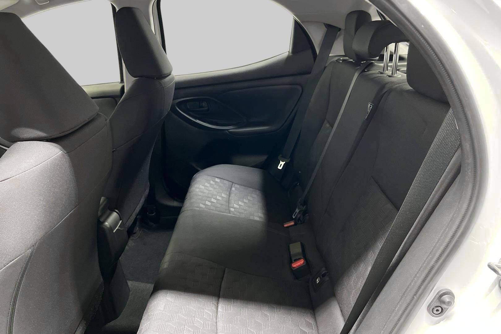 Toyota Yaris iso kuva 9