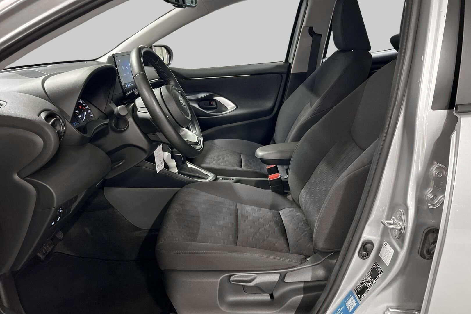 Toyota Yaris iso kuva 8