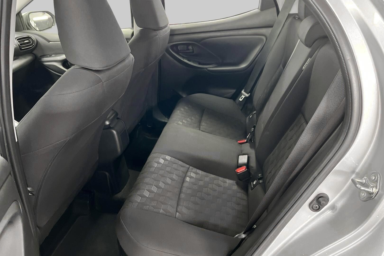 Toyota Yaris iso kuva 9