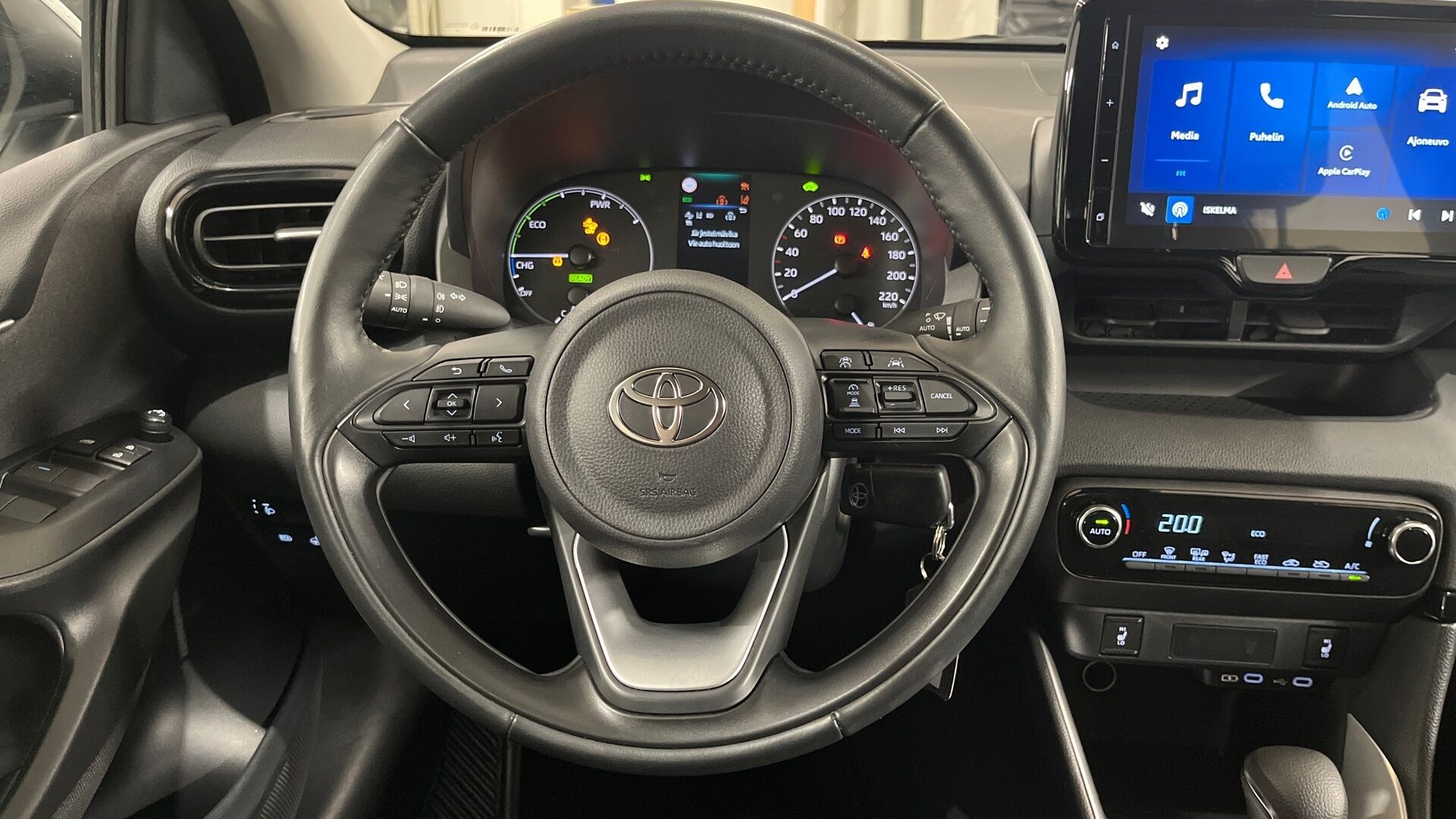 Toyota Yaris iso kuva 18