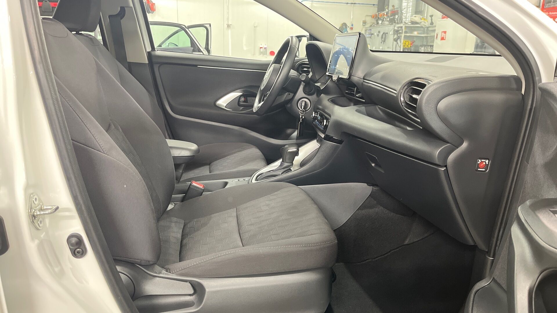 Toyota Yaris iso kuva 8
