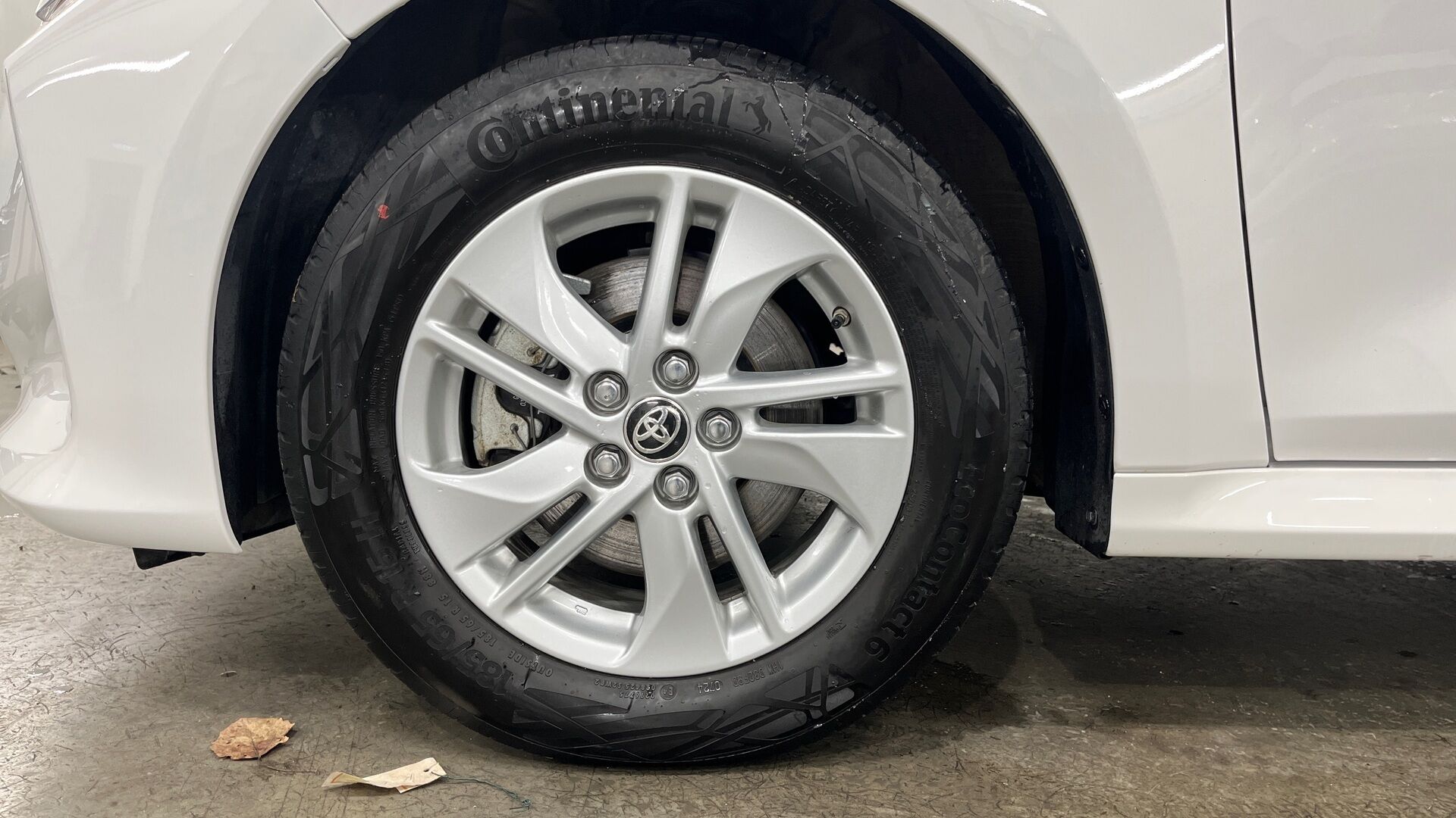 Toyota Yaris iso kuva 9
