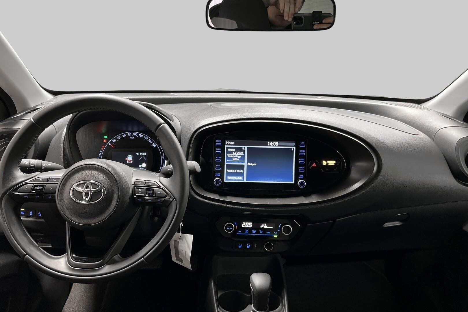 Toyota Aygo X iso kuva 10