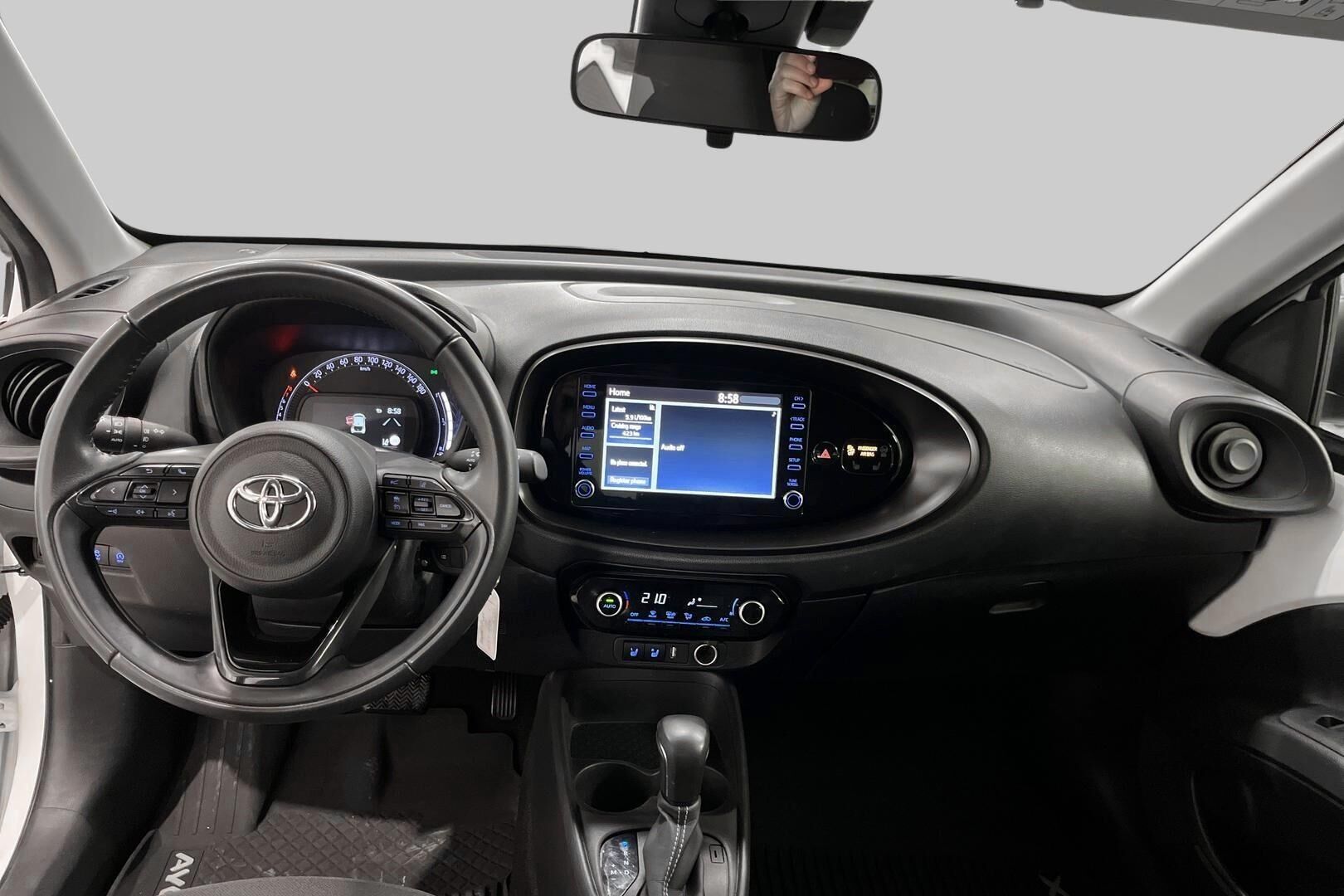 Toyota Aygo X iso kuva 10