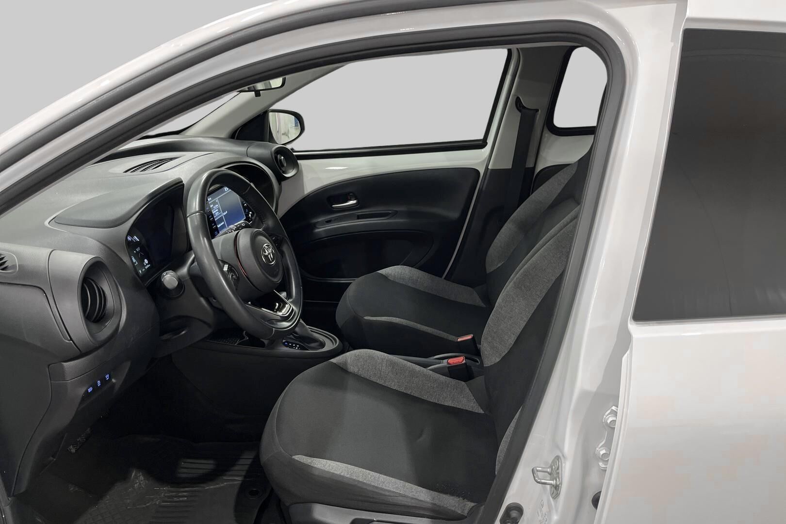 Toyota Aygo X iso kuva 8