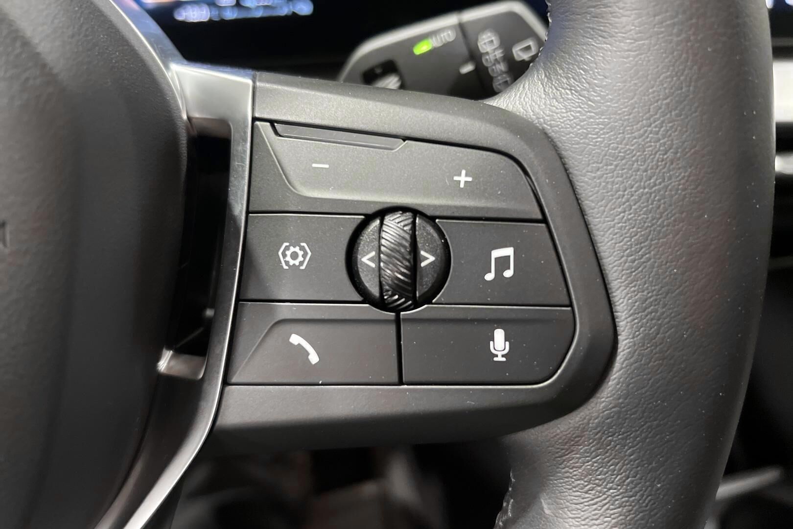 BMW X1 iso kuva 16