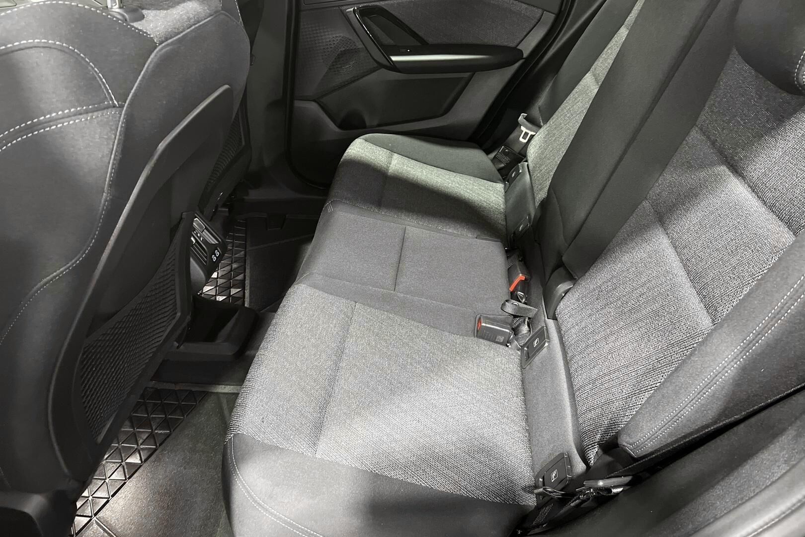 BMW X1 iso kuva 9