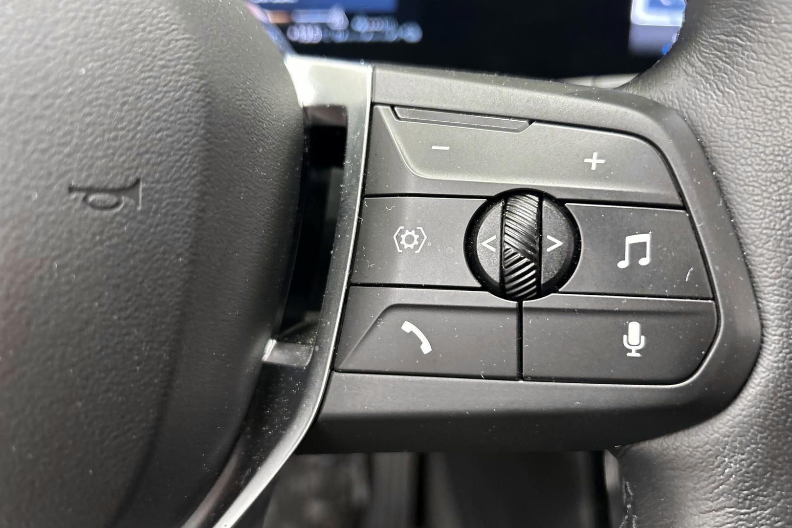 BMW X1 iso kuva 13