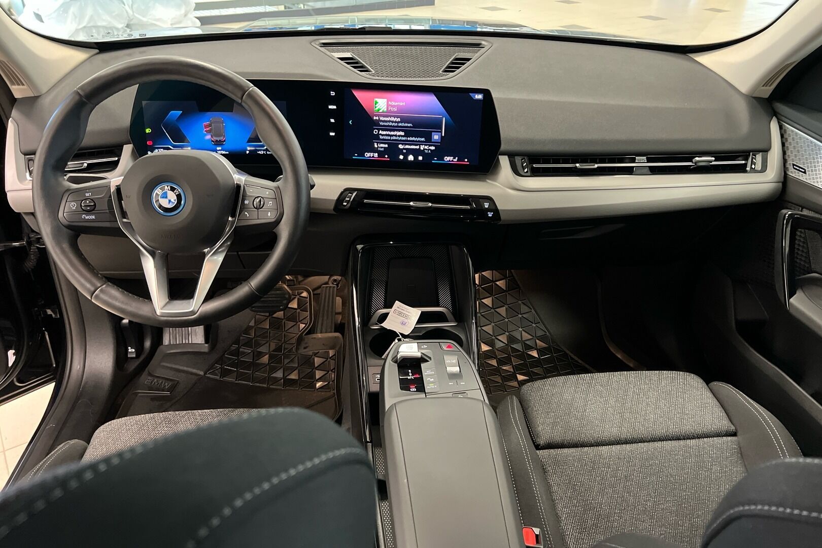 BMW X1 iso kuva 13