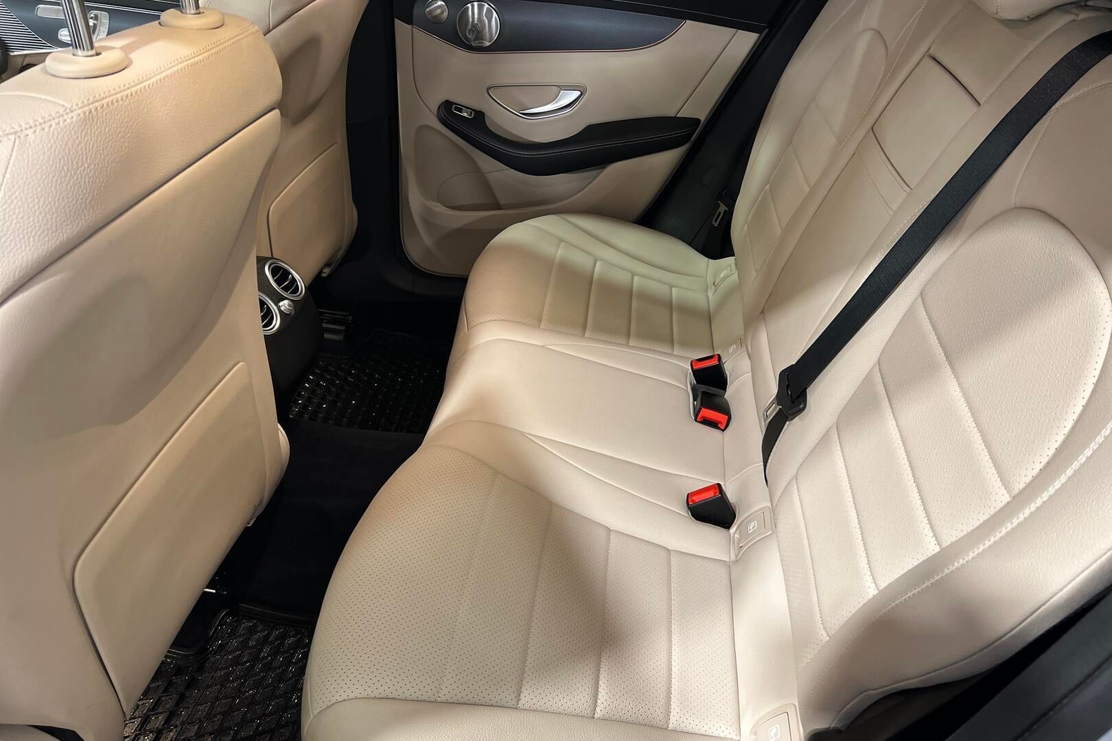 Mercedes-Benz EQC iso kuva 10