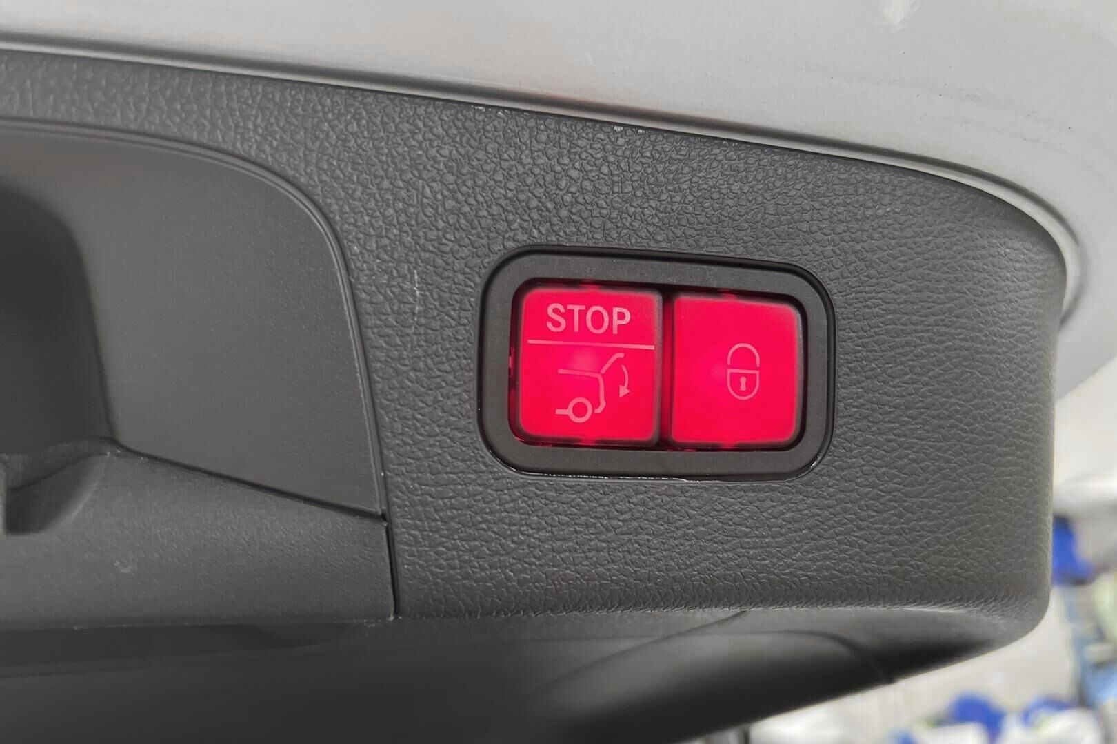 Mercedes-Benz EQC iso kuva 14