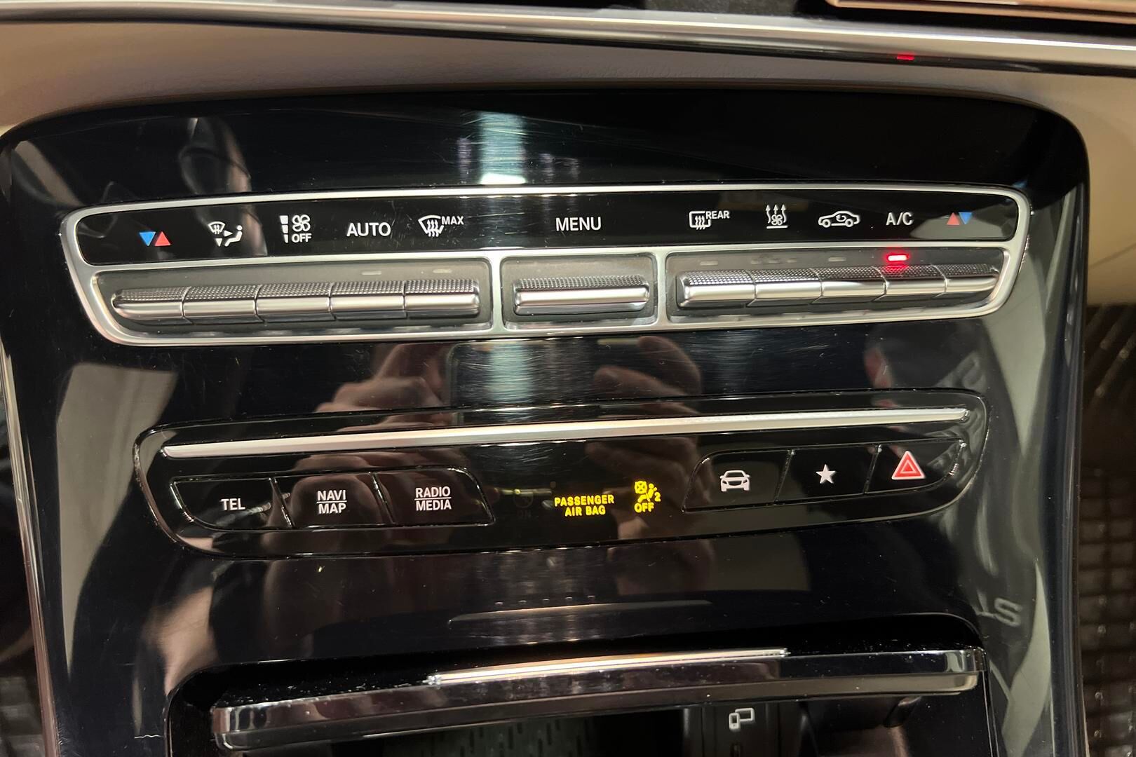 Mercedes-Benz EQC iso kuva 19