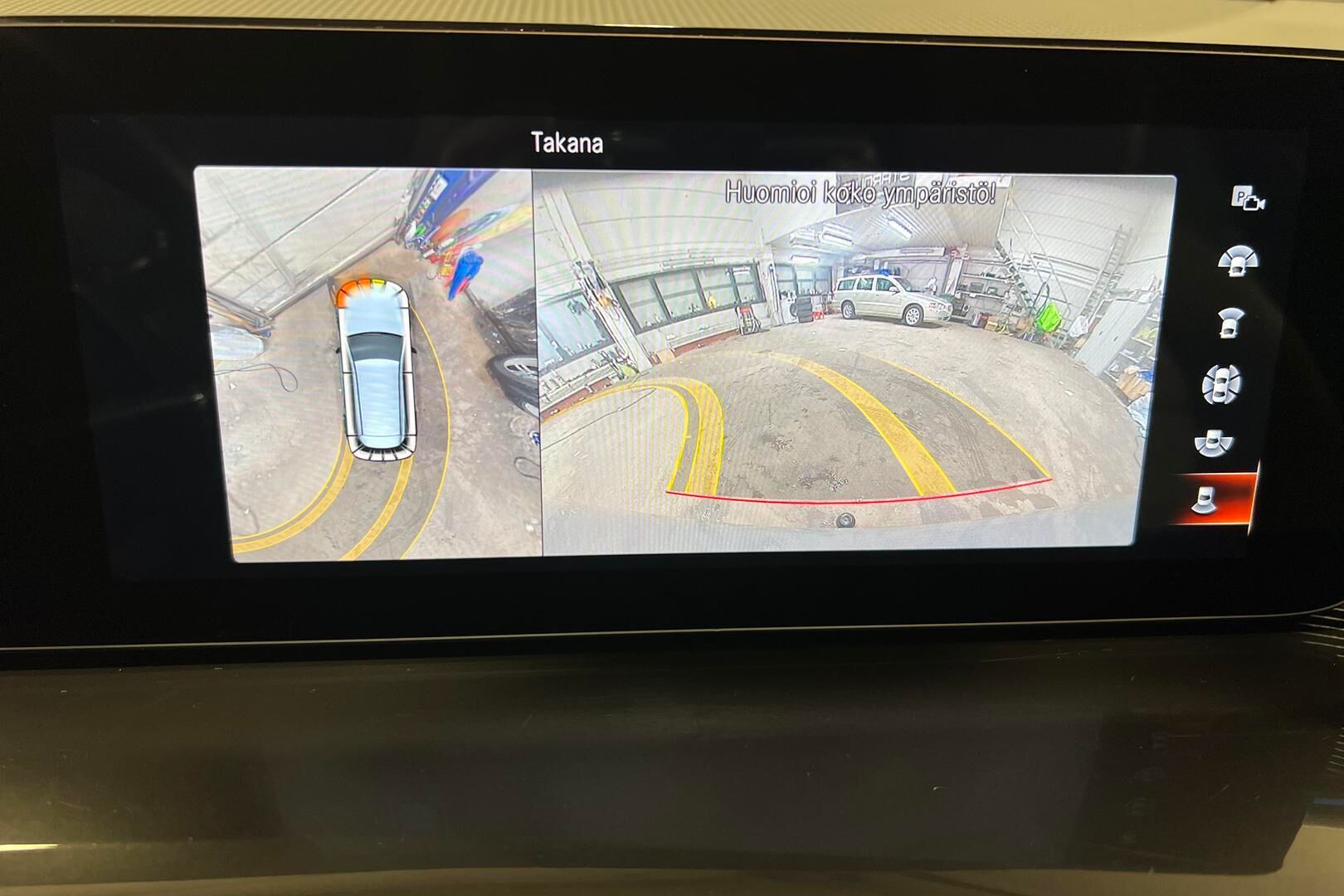 Mercedes-Benz EQC iso kuva 23