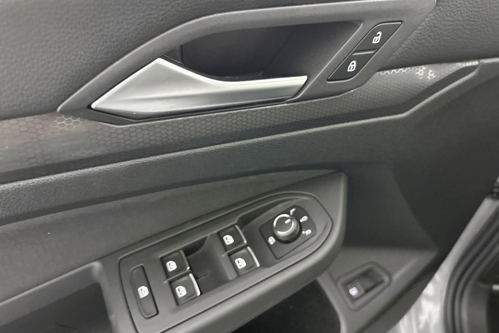 VOLKSWAGEN Golf iso kuva 28