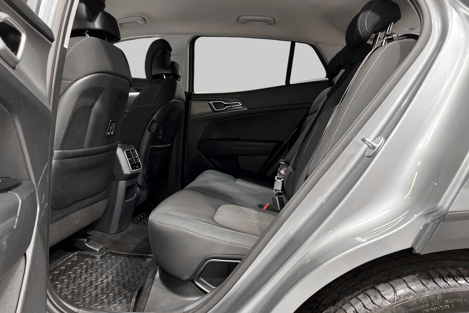 Kia Sportage iso kuva 10