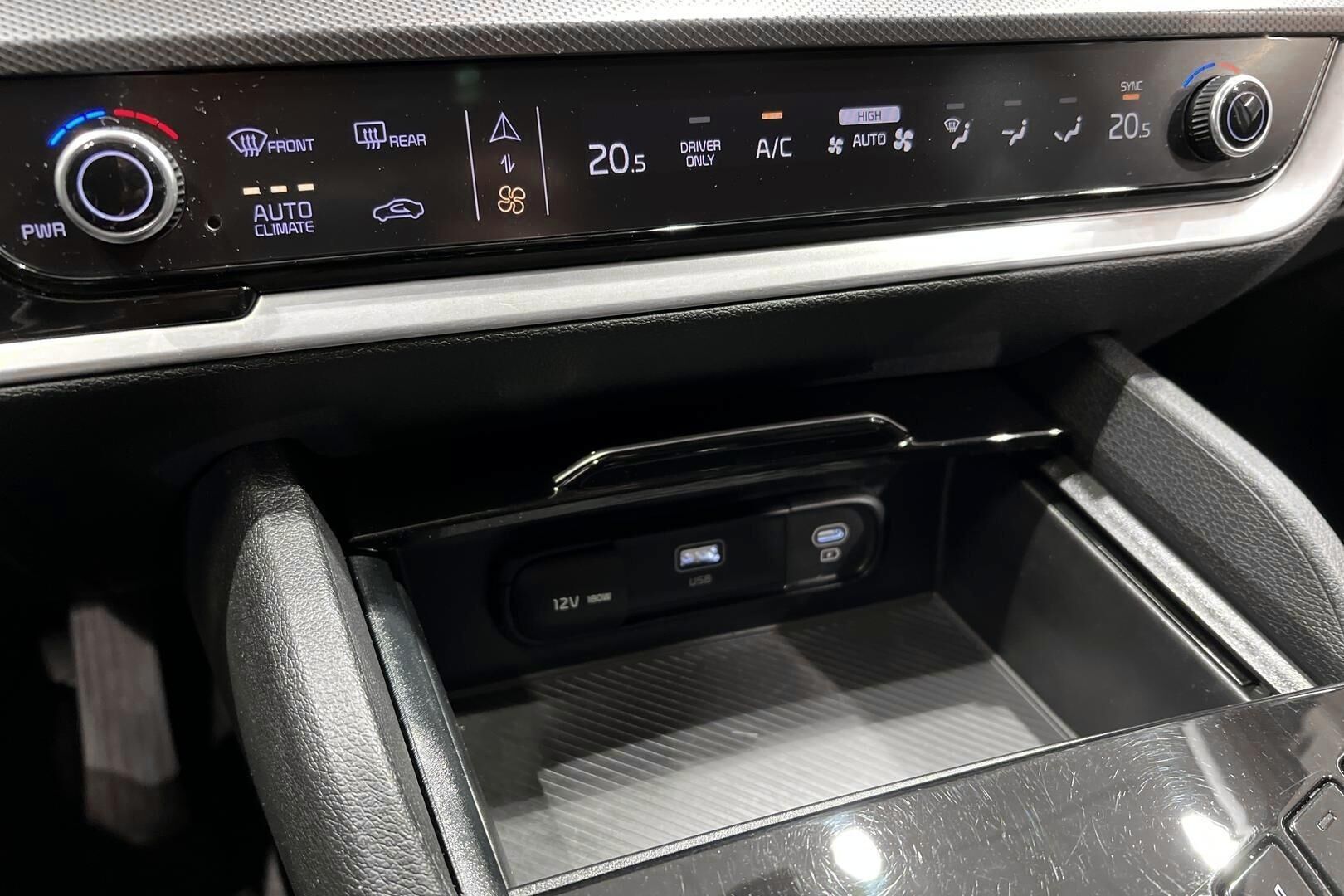 Kia Sportage iso kuva 23