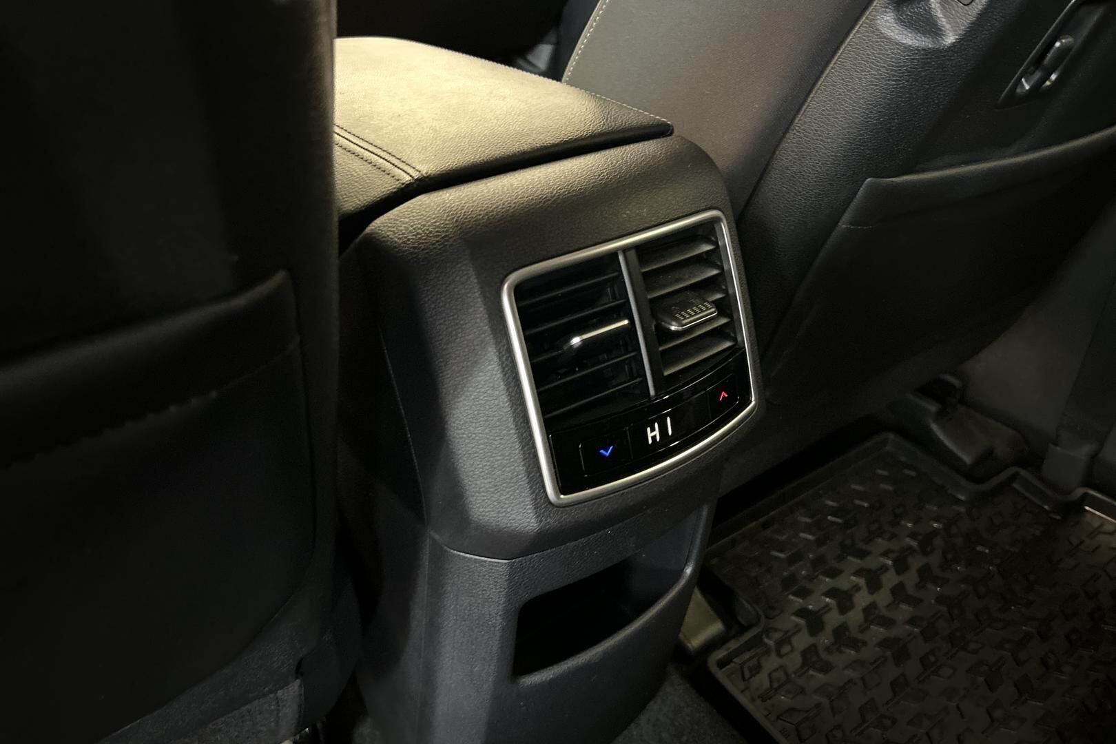 Kia Sportage iso kuva 14