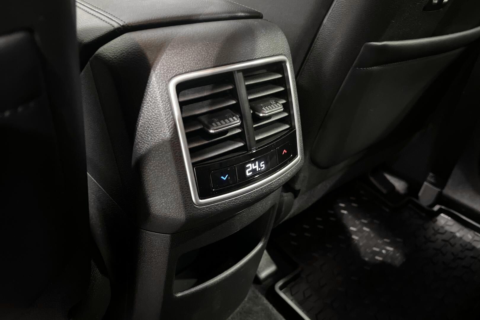 Kia Sportage iso kuva 28