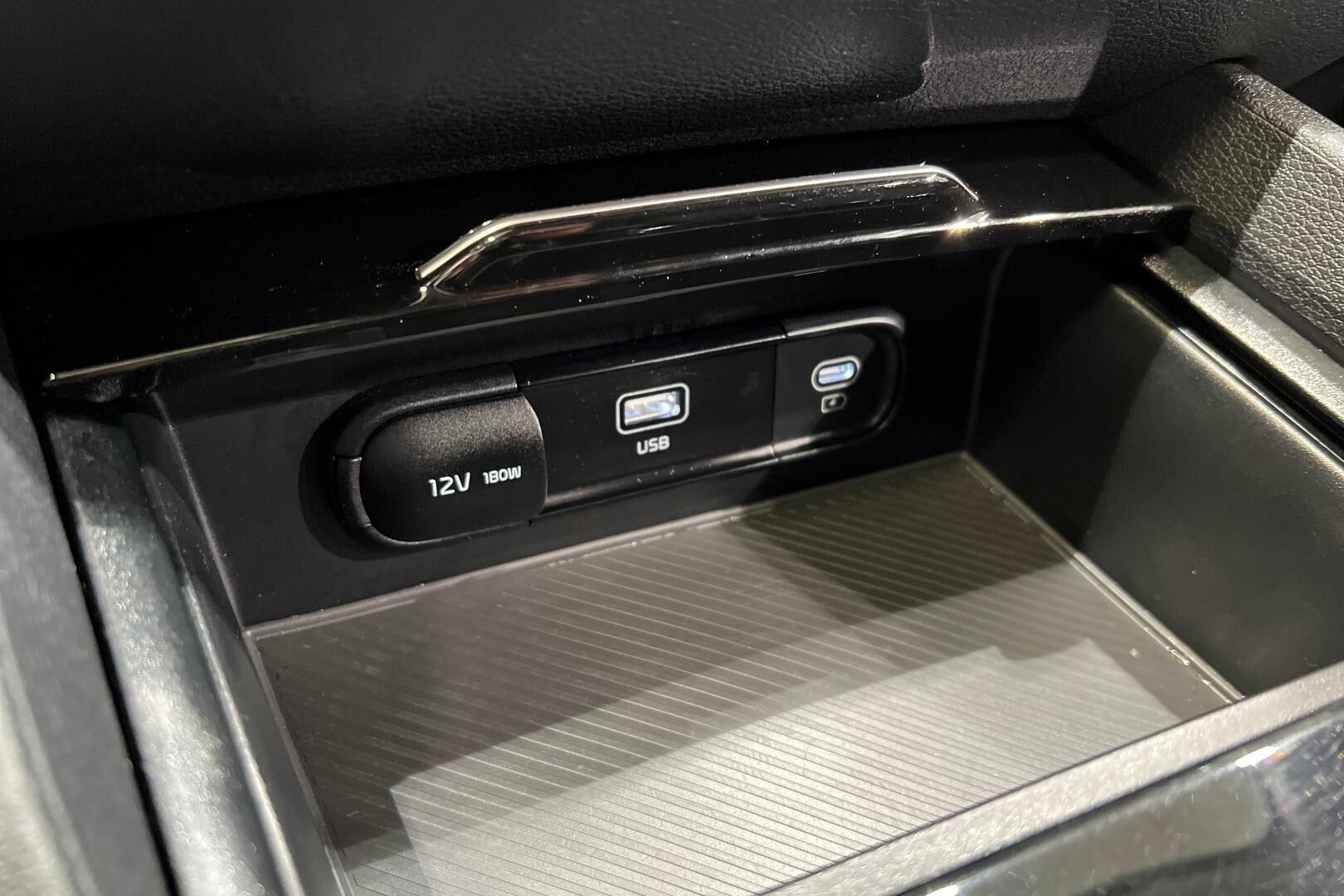 Kia Sportage iso kuva 23