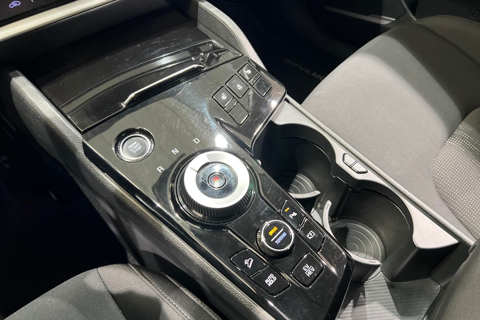 Kia Sportage iso kuva 24