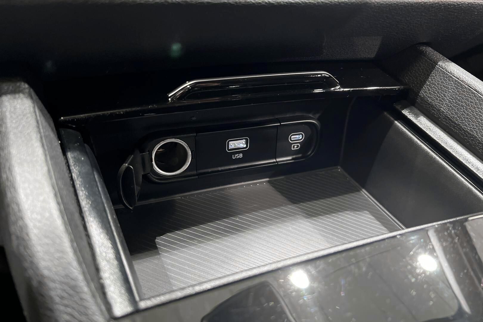 Kia Sportage iso kuva 21