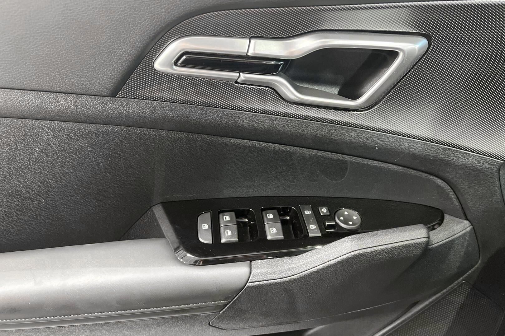 Kia Sportage iso kuva 28