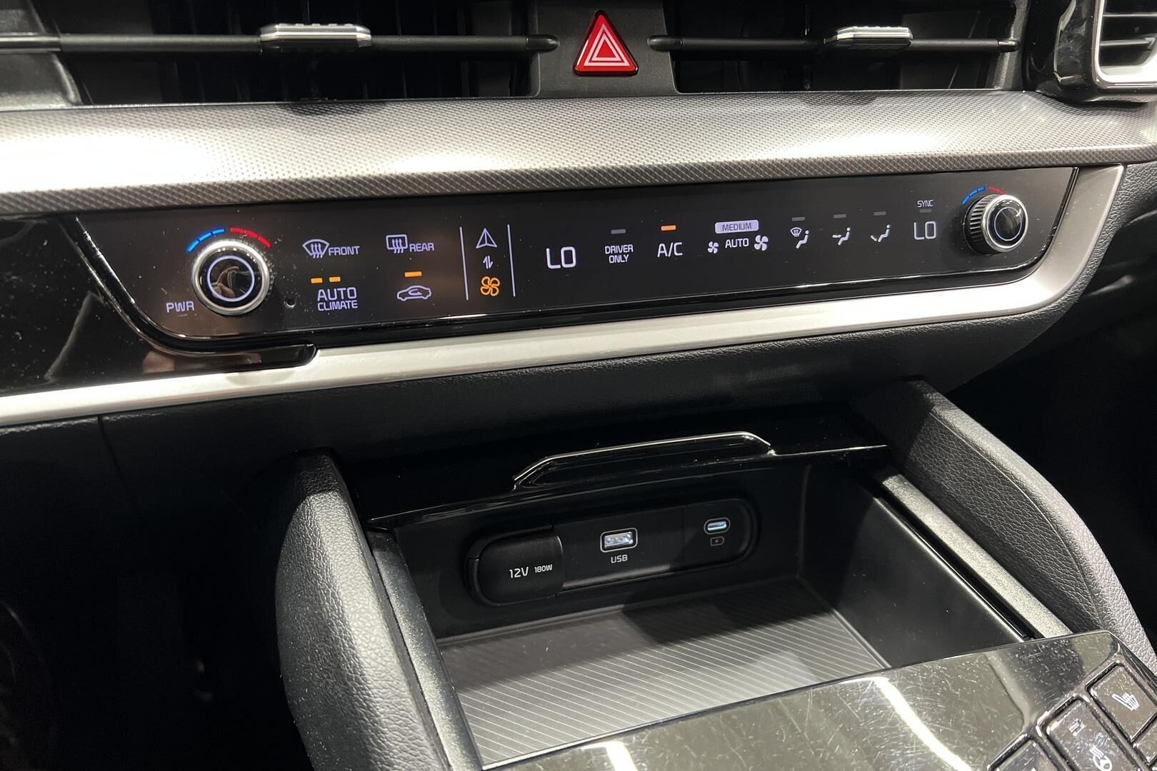 Kia Sportage iso kuva 13