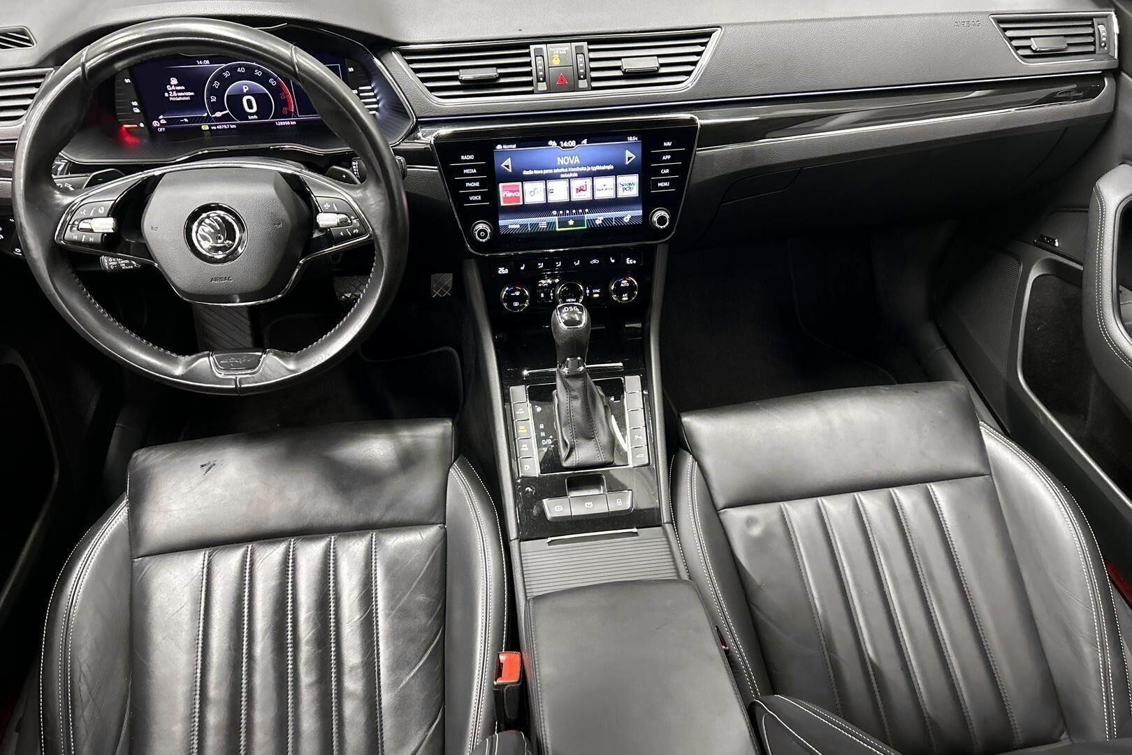 Skoda Superb iso kuva 11