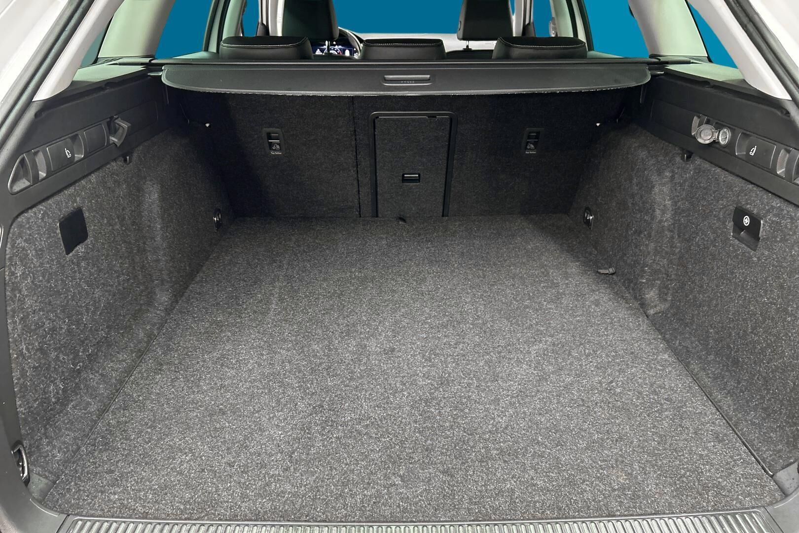 Skoda Superb iso kuva 12