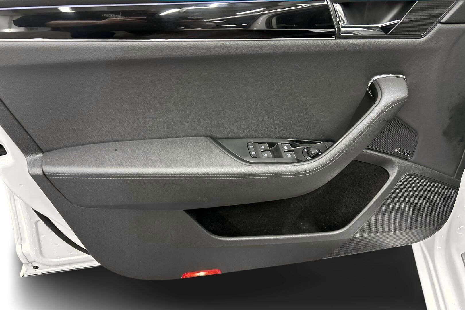 Skoda Superb iso kuva 14