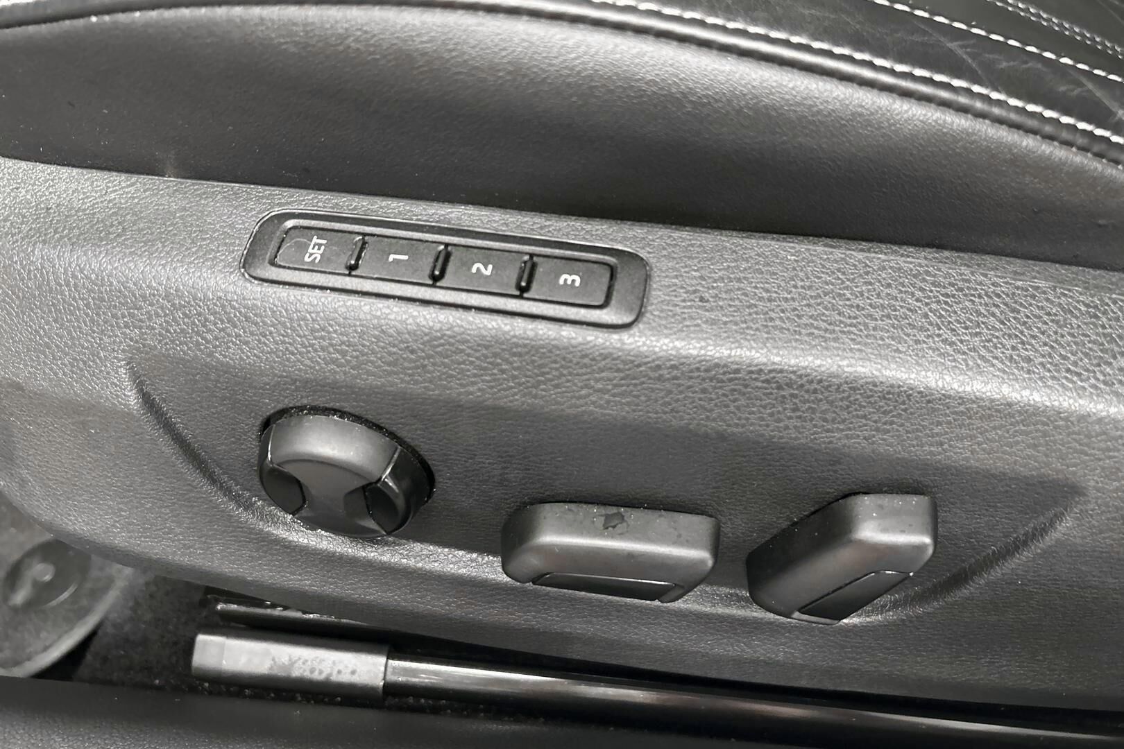 Skoda Superb iso kuva 16