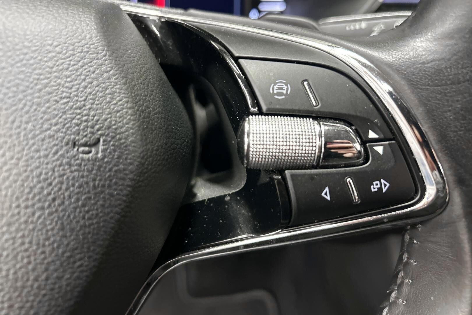 Skoda Superb iso kuva 19