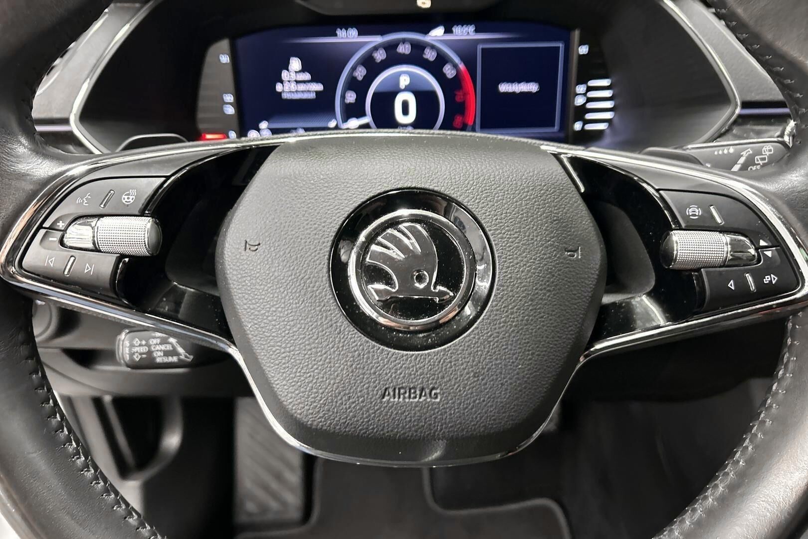 Skoda Superb iso kuva 21
