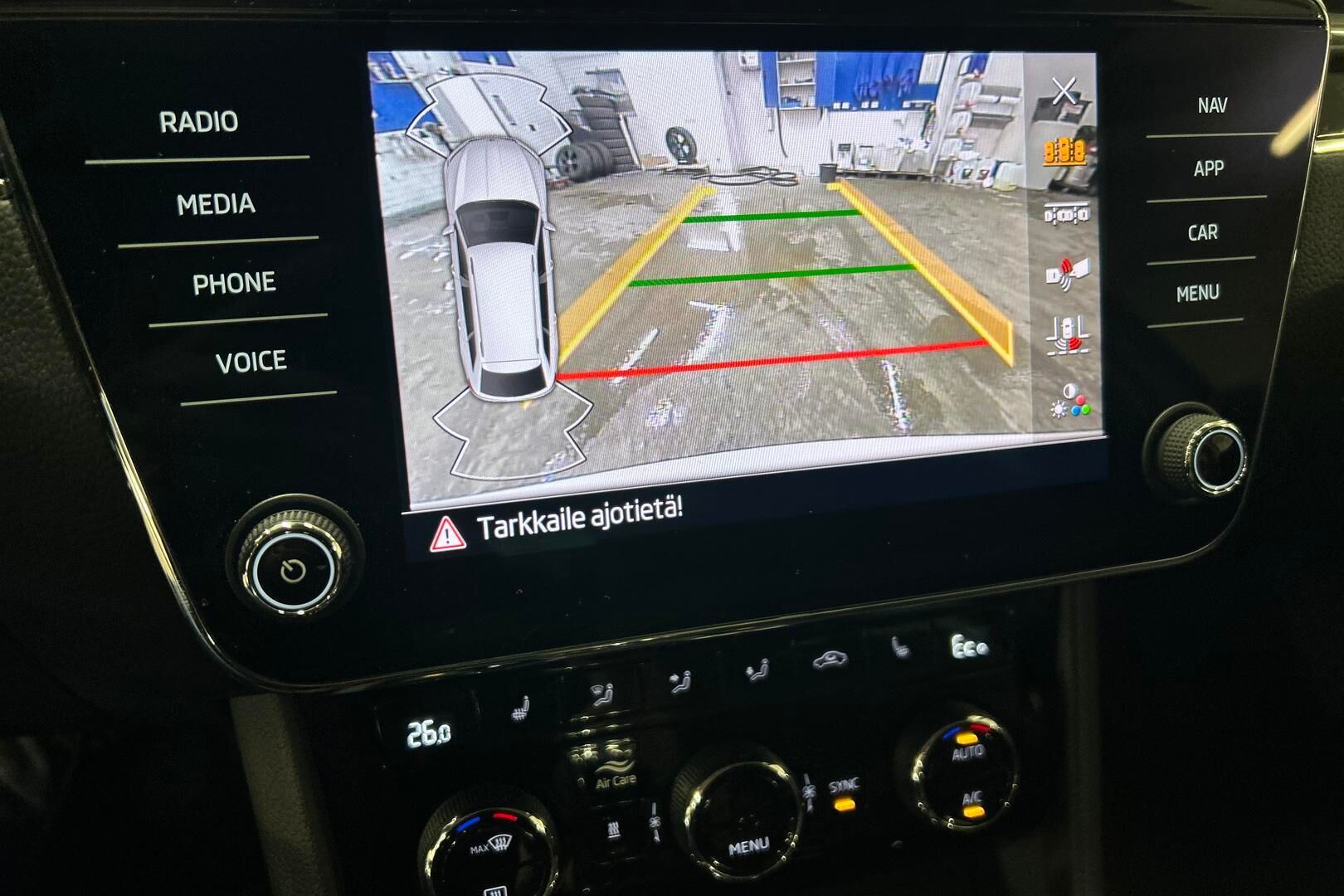 Skoda Superb iso kuva 23