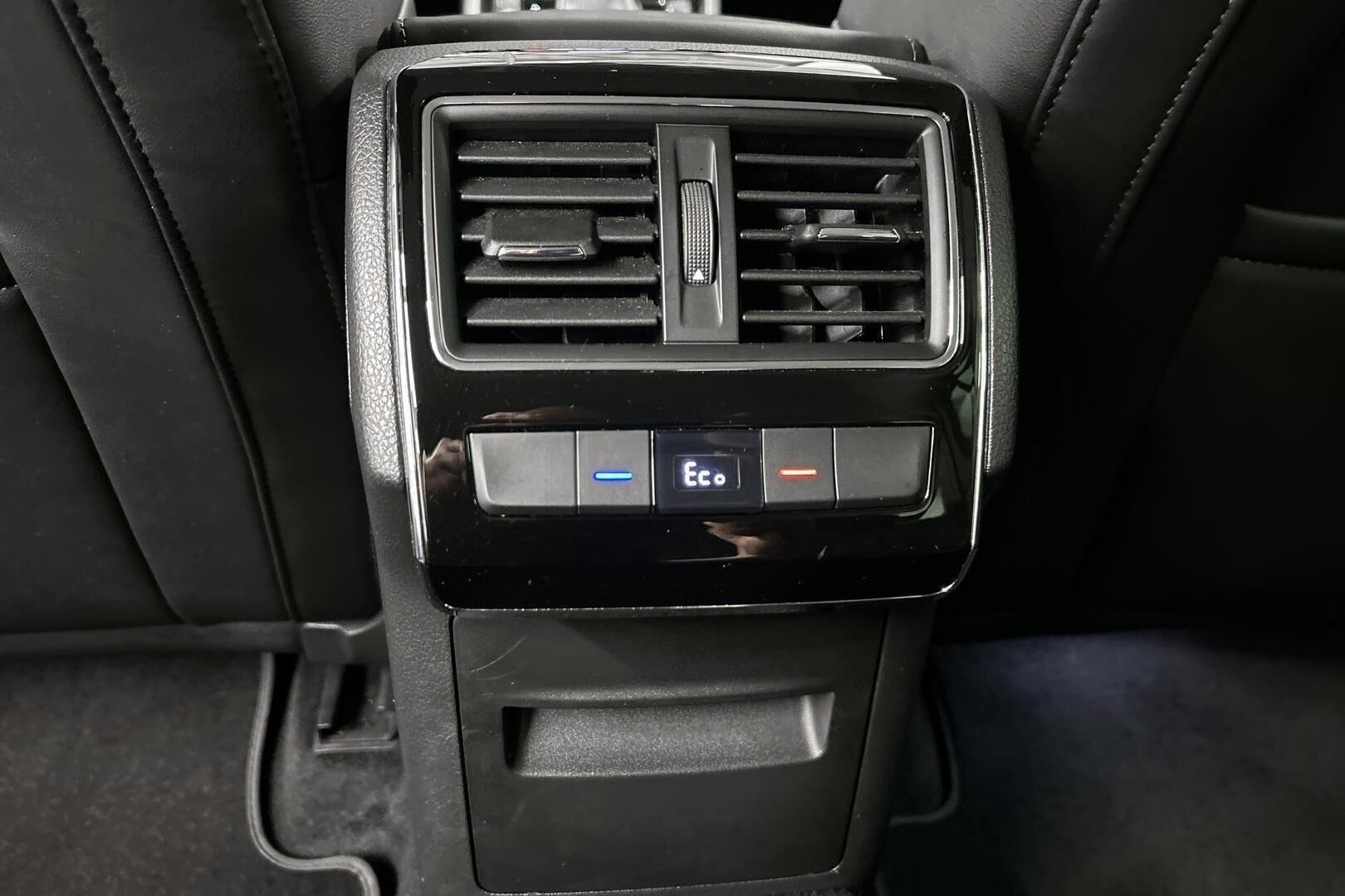 Skoda Superb iso kuva 25