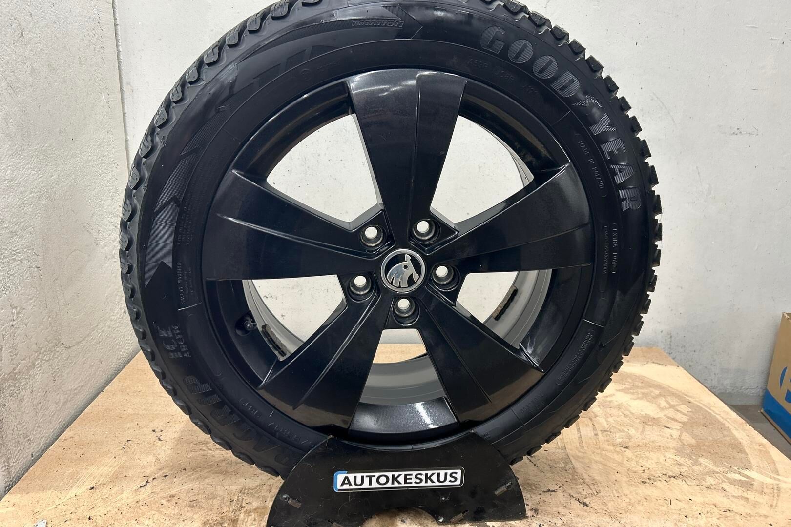 Skoda Superb iso kuva 27