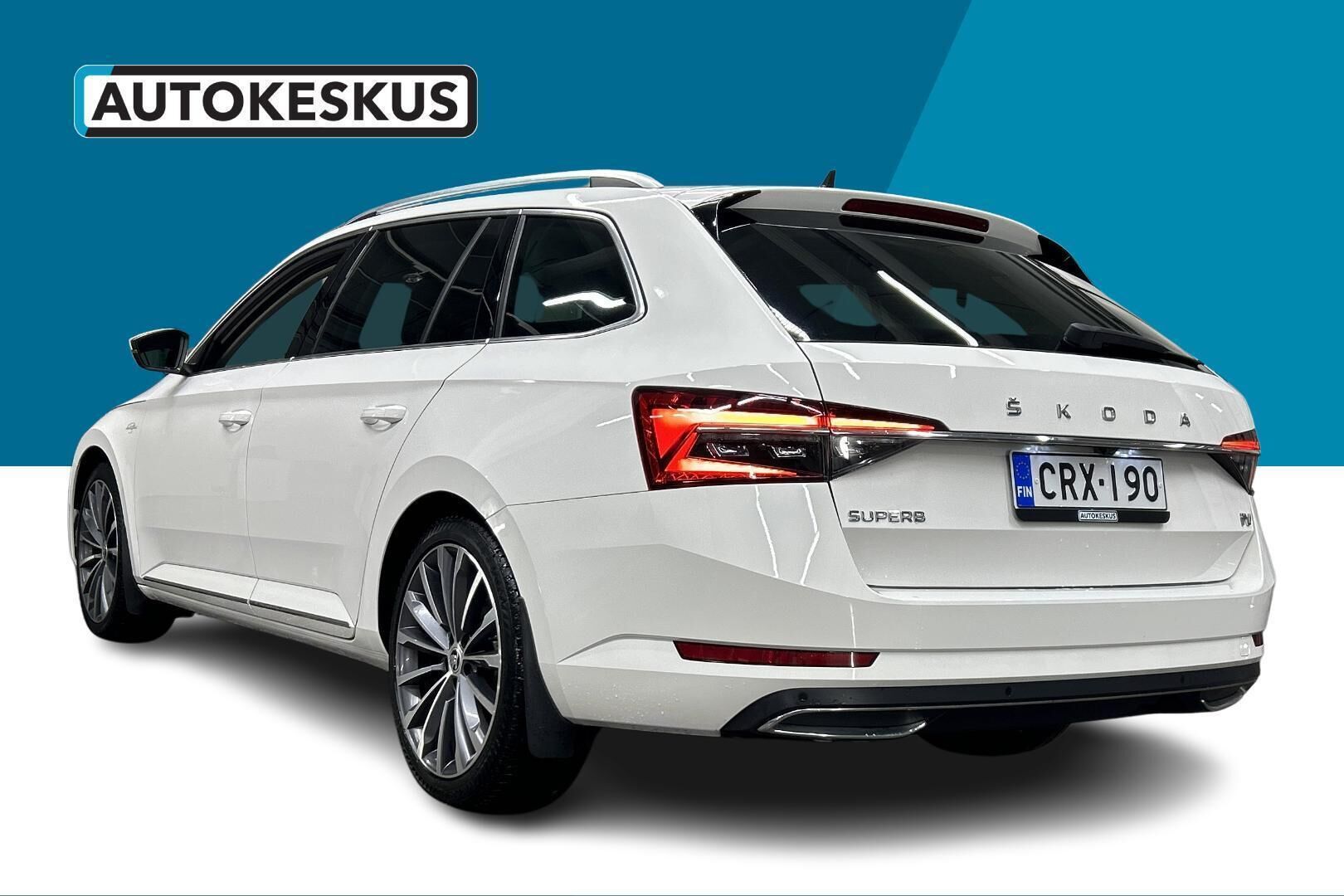 Skoda Superb iso kuva 7