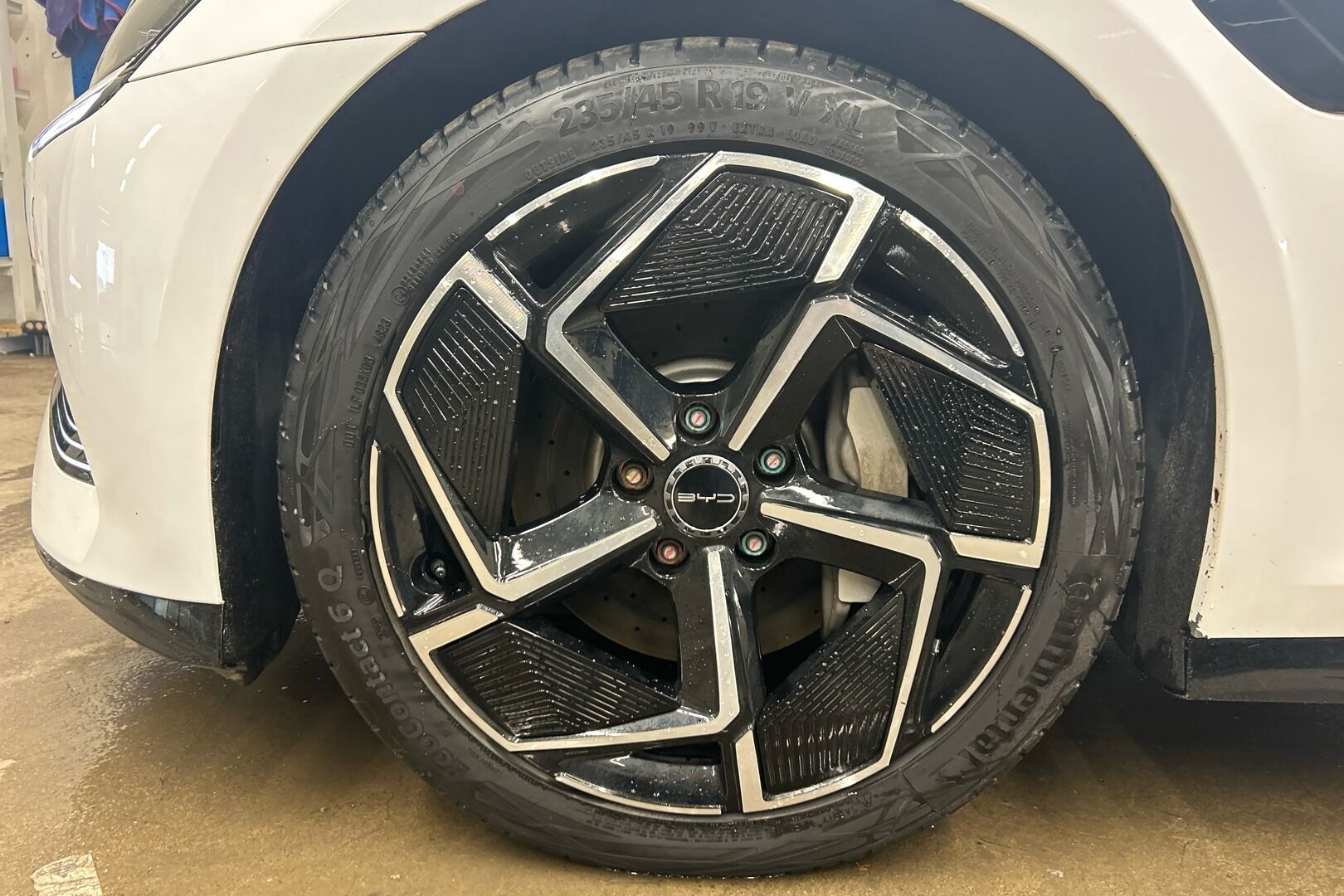 BYD Seal iso kuva 11