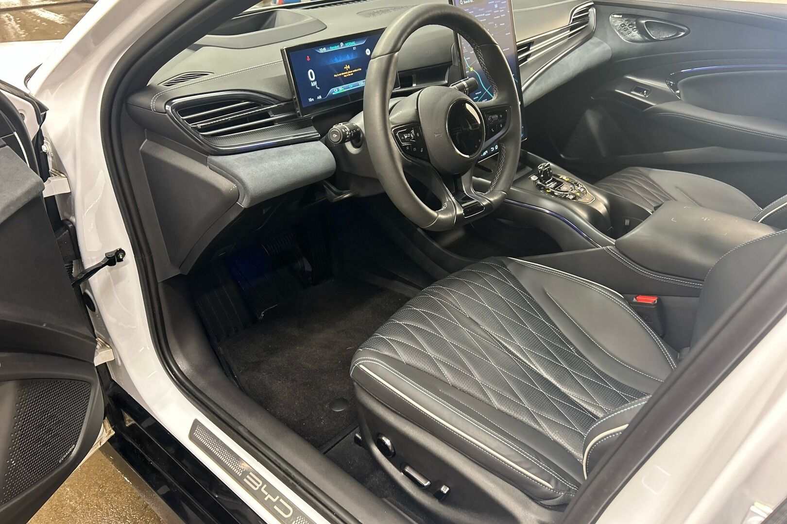 BYD Seal iso kuva 8