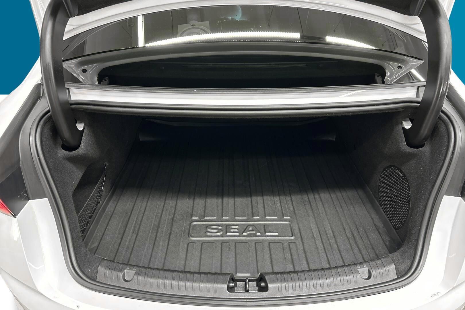 BYD Seal iso kuva 11