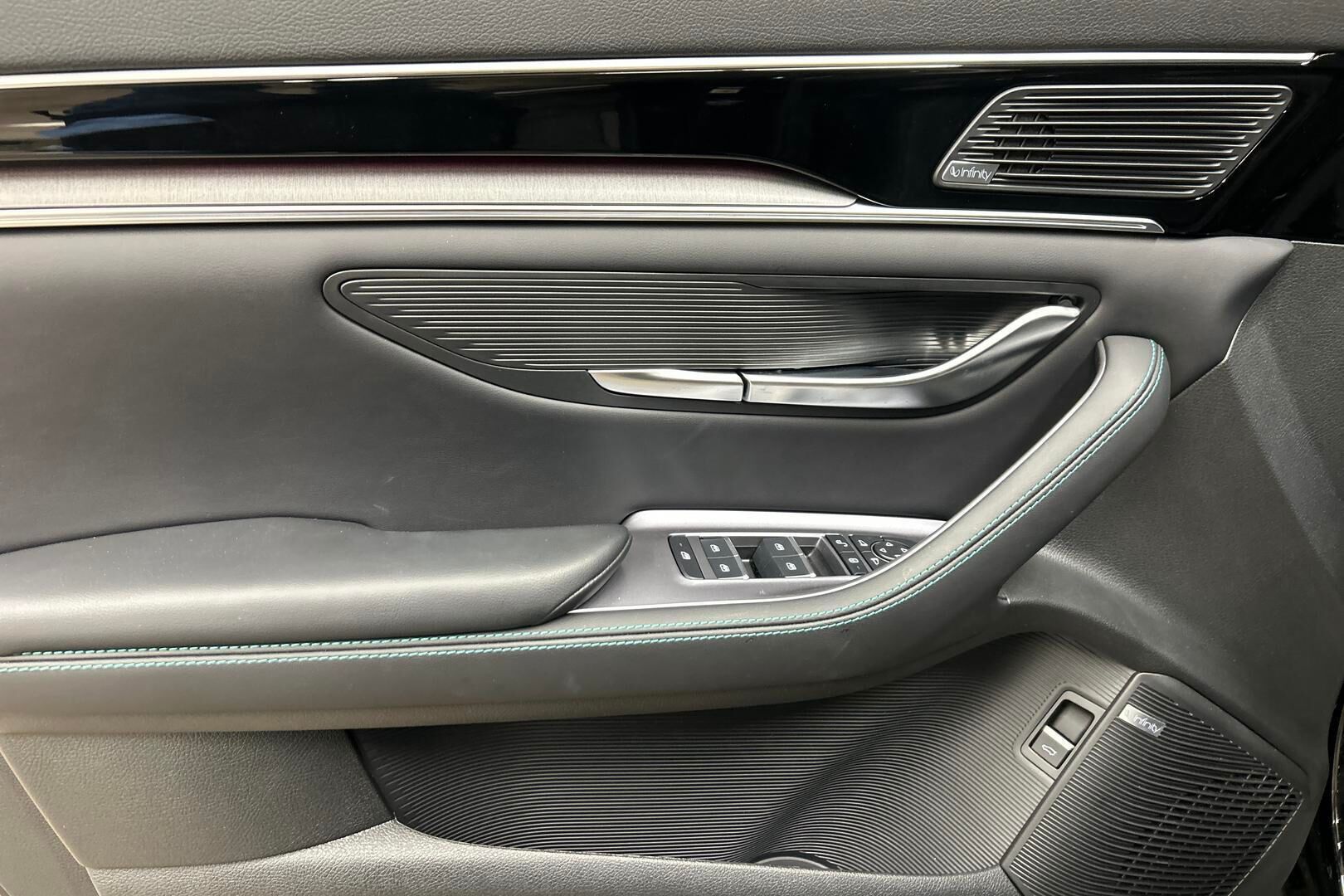 BYD Seal U iso kuva 21