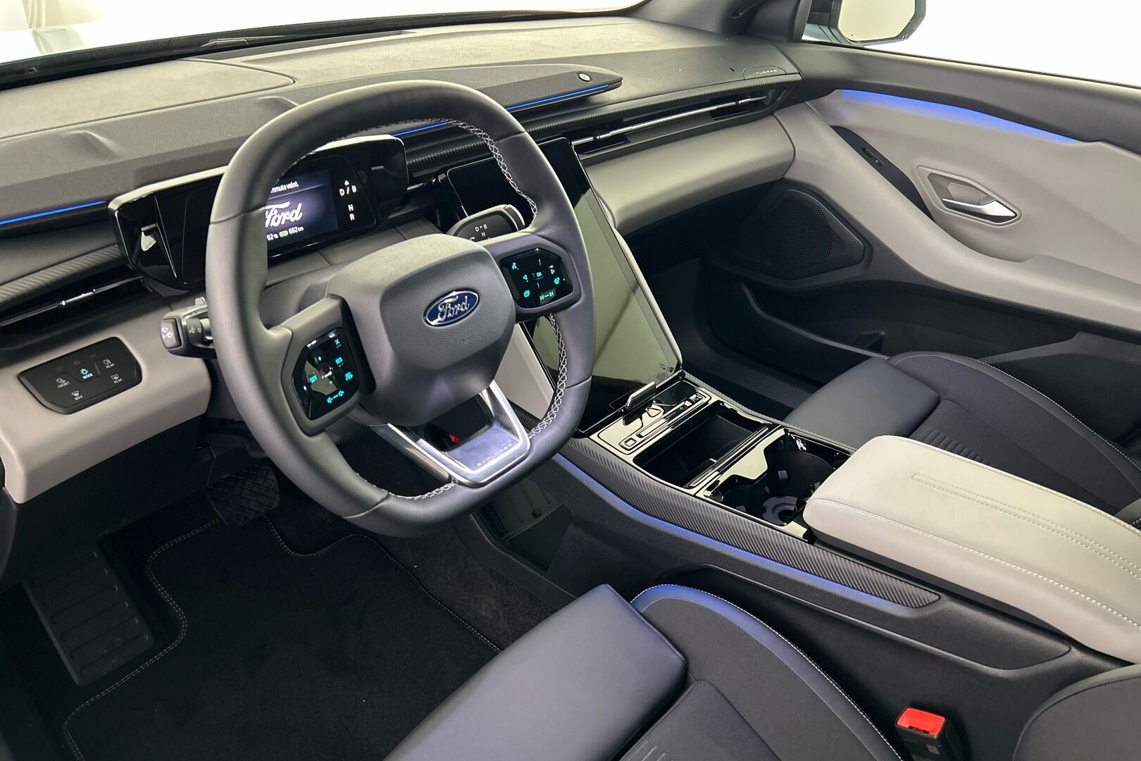 Ford Explorer iso kuva 2