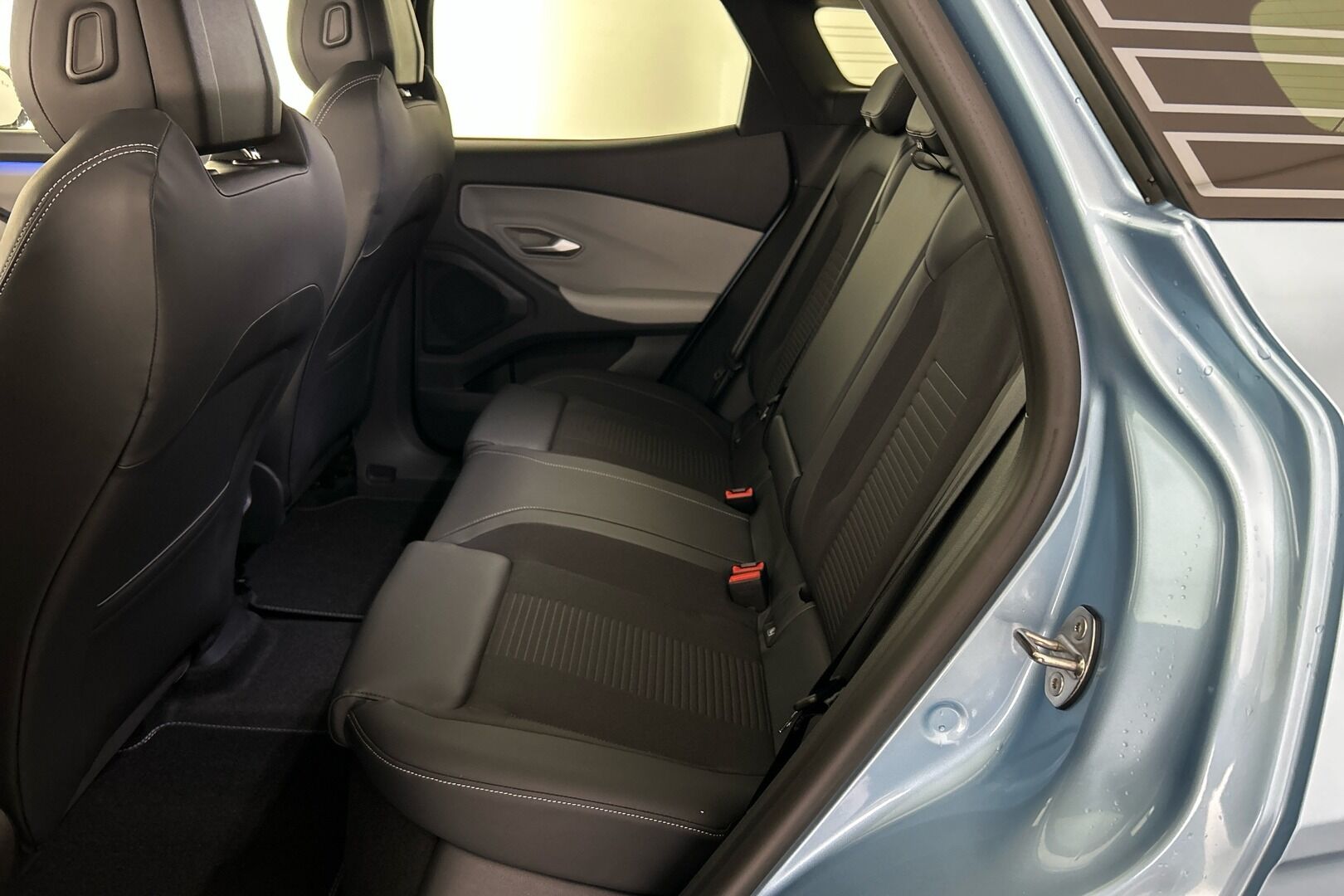 Ford Explorer iso kuva 3