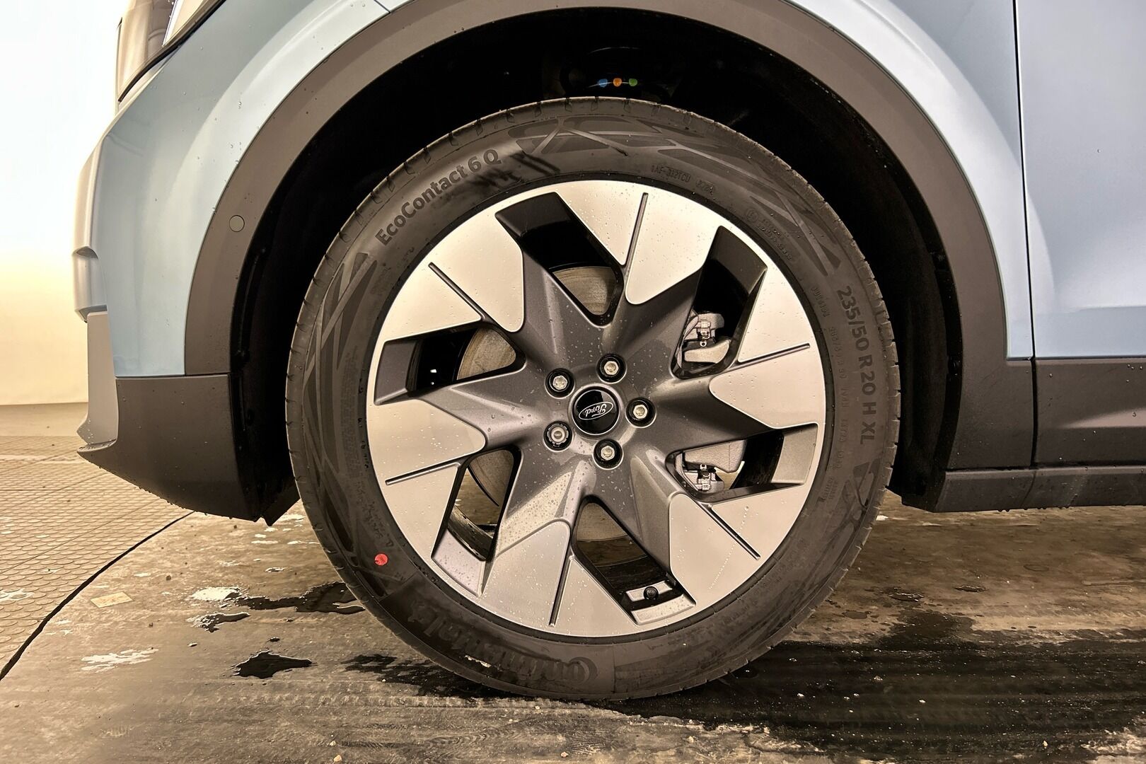 Ford Explorer iso kuva 19