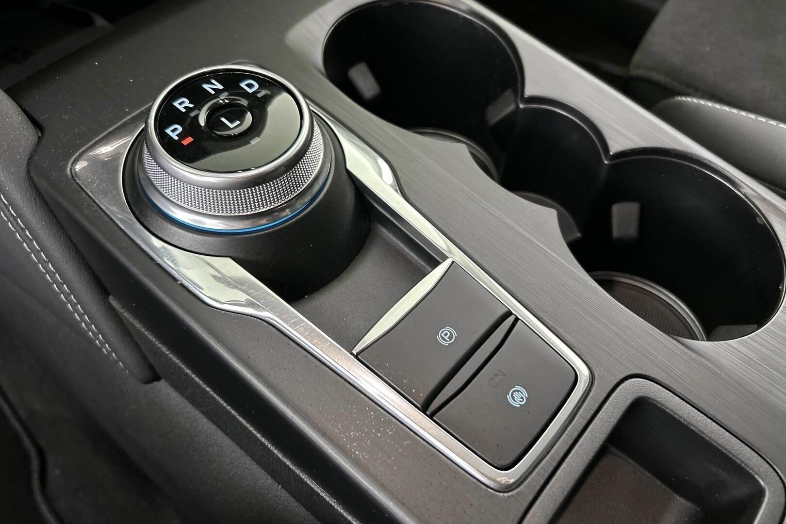 Ford Kuga iso kuva 22