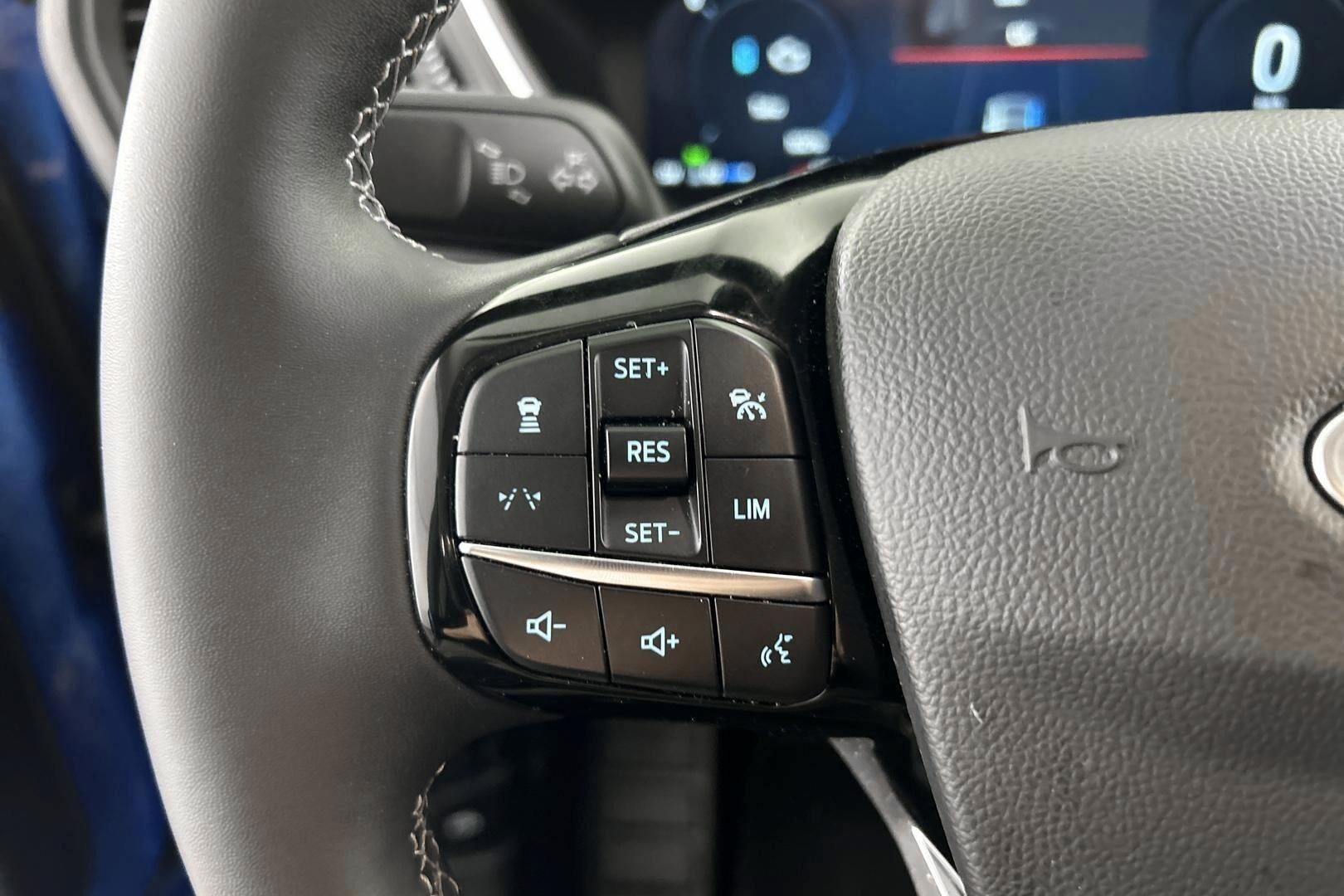 Ford Kuga iso kuva 24